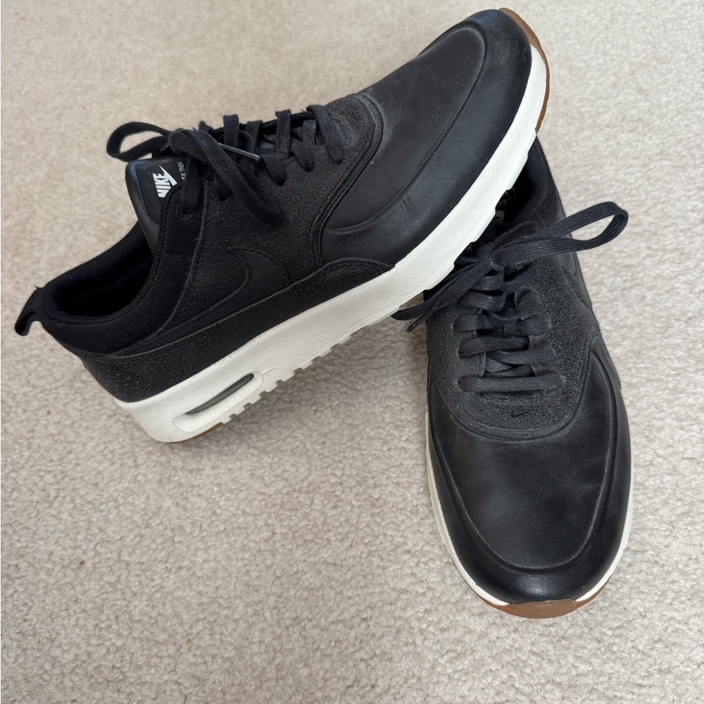 Nike  Women’s Black Sneakers